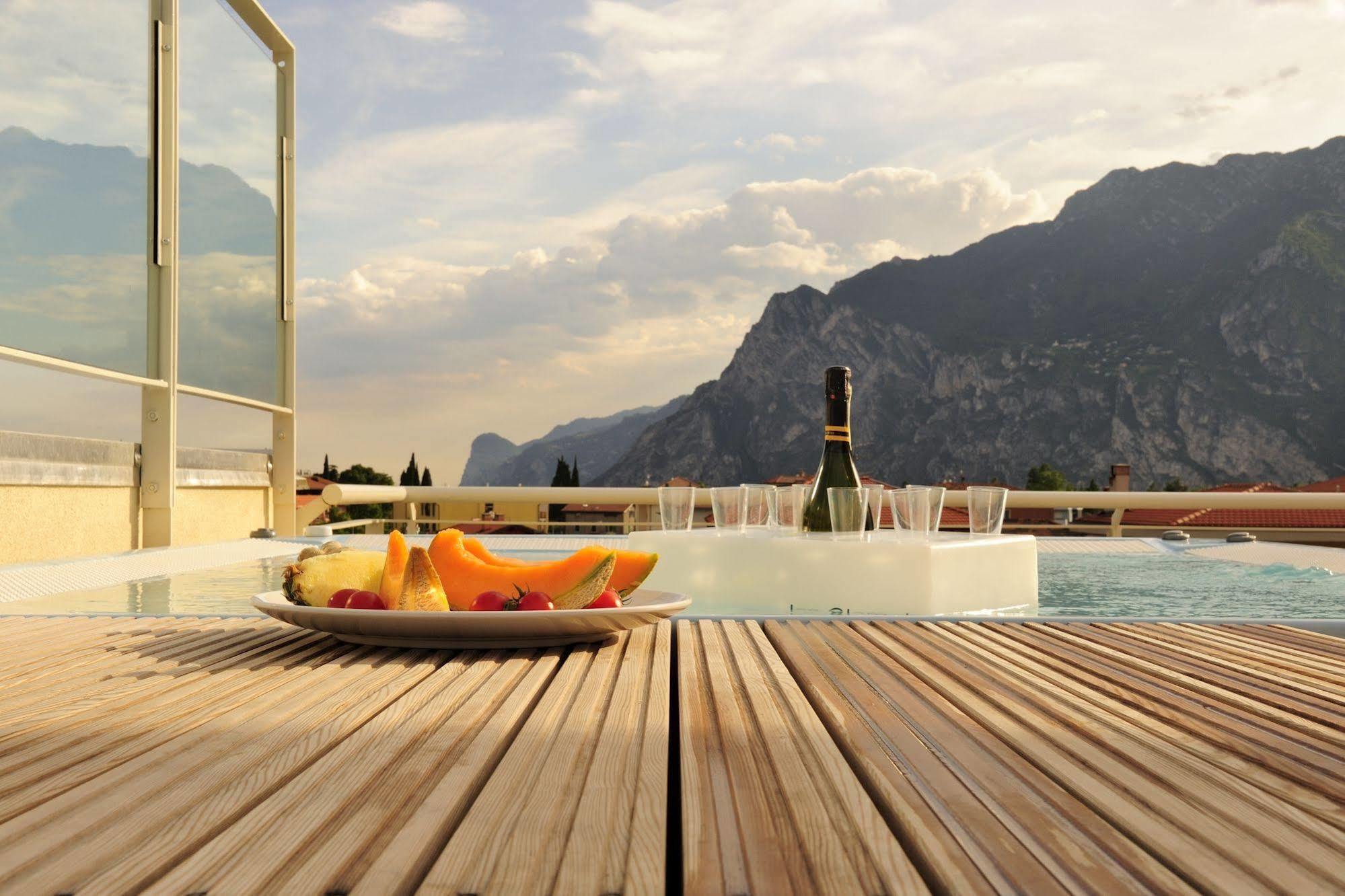 Eco Hotel Bonapace 토르볼레 외부 사진