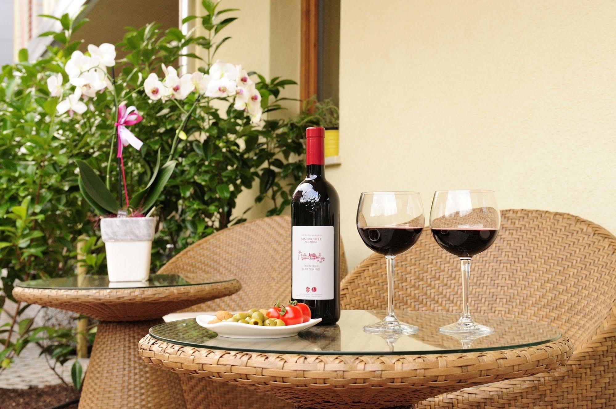 Eco Hotel Bonapace 토르볼레 외부 사진